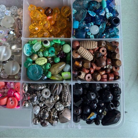 Vintage Now Bulk Jewelry Bead Lot Untested 200+ Mix and Match Glass Wood Stone - Picture 6 of 7